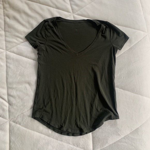Lululemon T-shirt - Picture 1 of 3